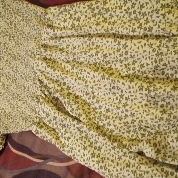 Elegant Green Floral Maxi Dress - Picture 5 of 9